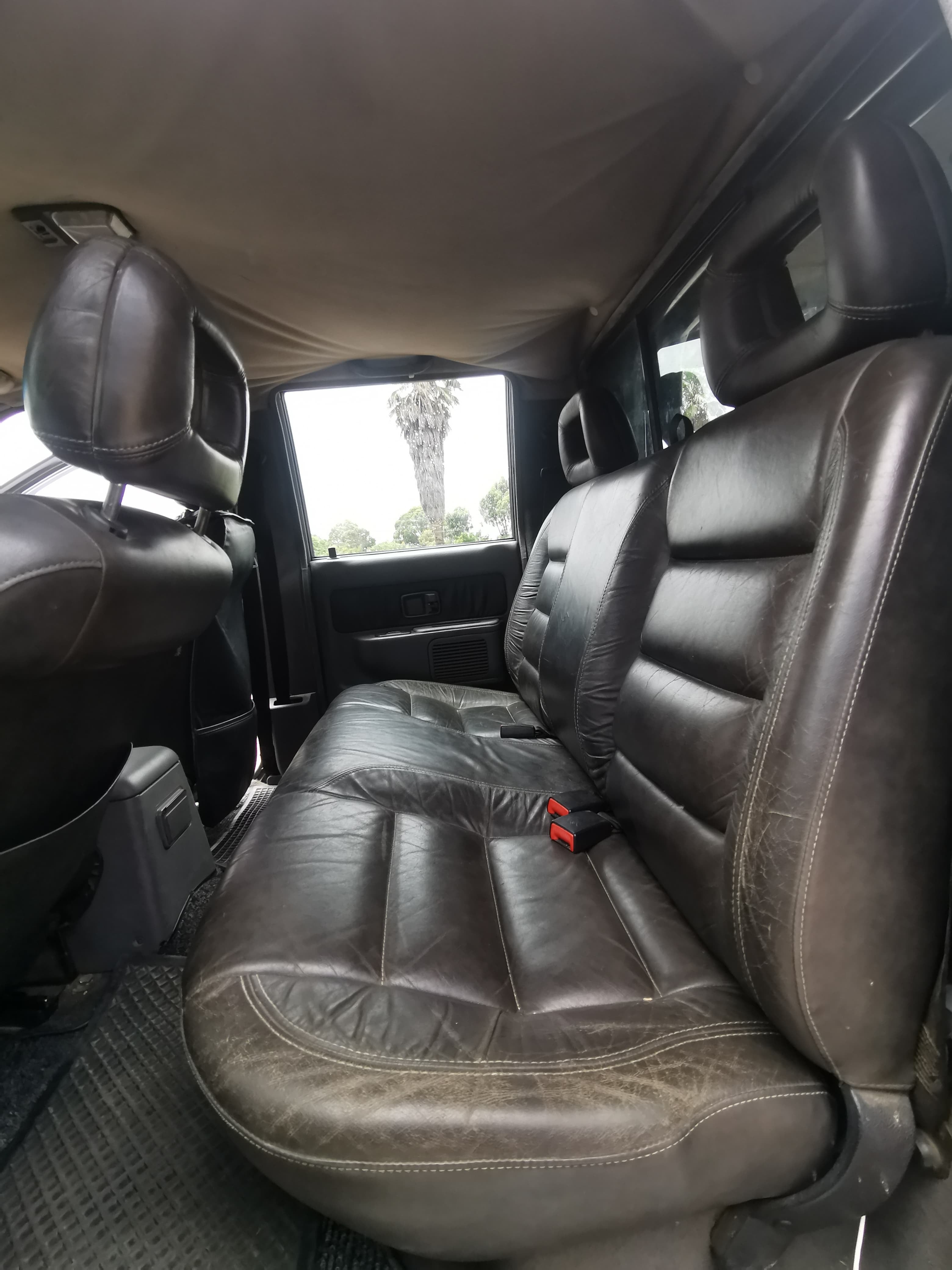 sayaendouページ Isuzu KB250D LE – Salaamat Motors