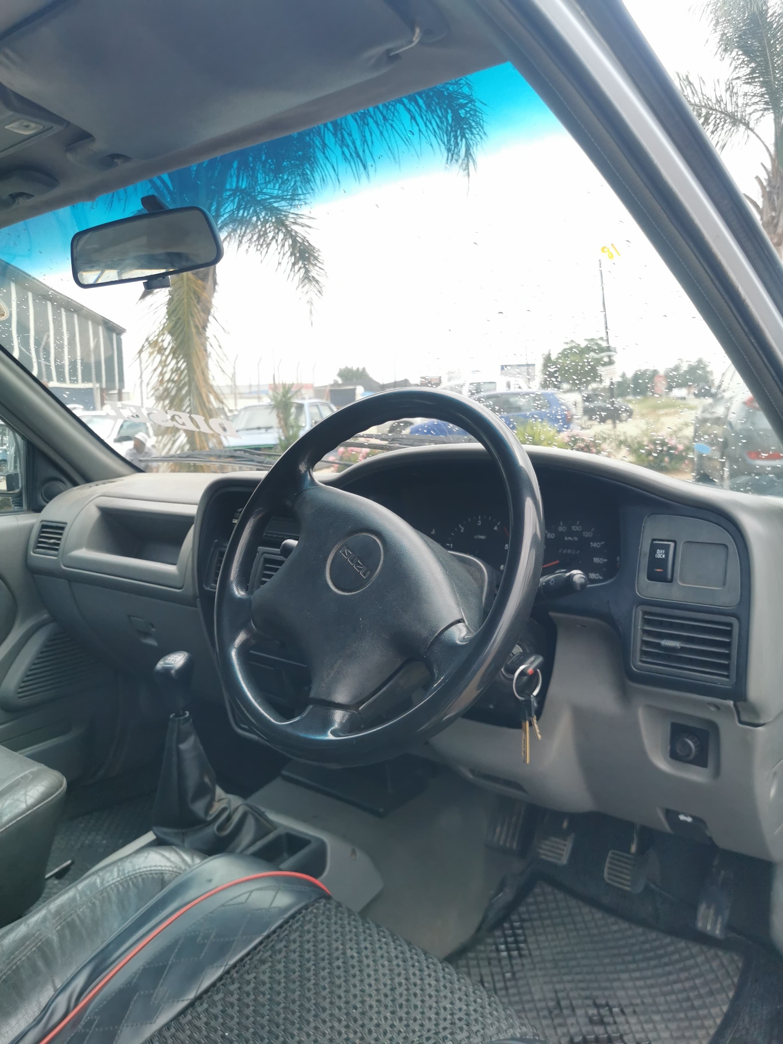 Isuzu KB250D LE – Salaamat Motors