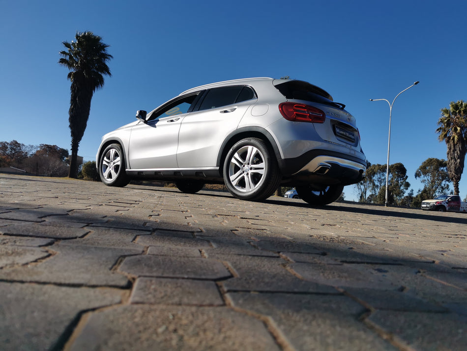 Mercedes-Benz GLA200 A/T