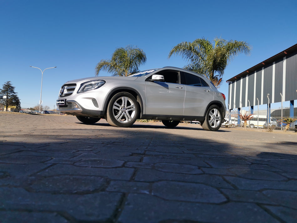 Mercedes-Benz GLA200 A/T