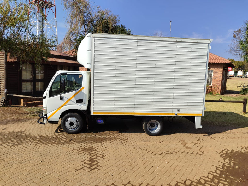 2013 Toyota dyna 4093