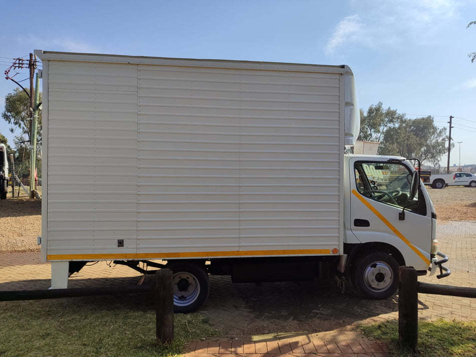 2013 Toyota dyna 4093