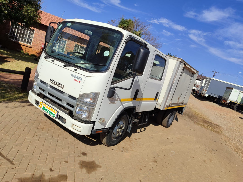 2015 Isuzu NMR crew cab b/body A/T