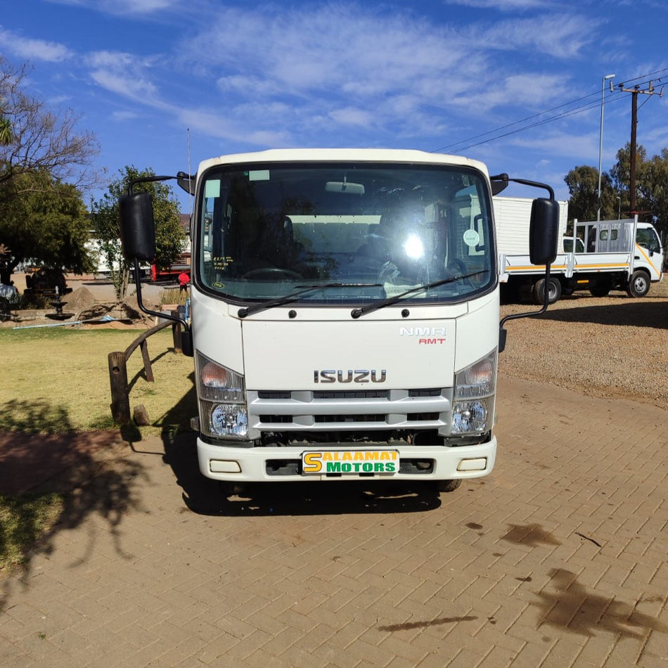 2015 Isuzu NMR crew cab b/body A/T