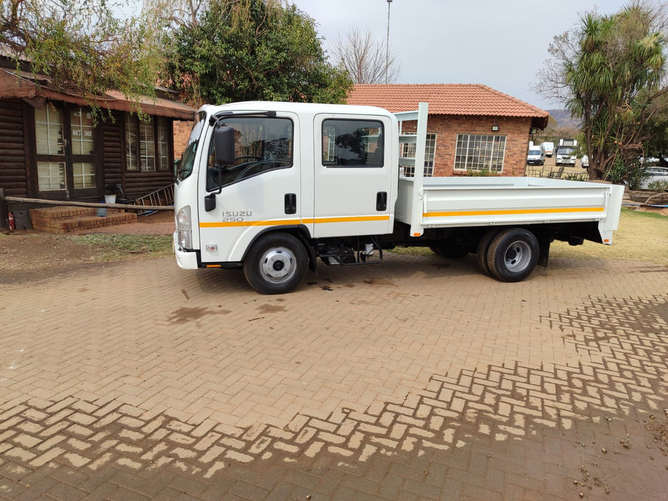 2005 Isuzu NMR 250 crew cab drop sides