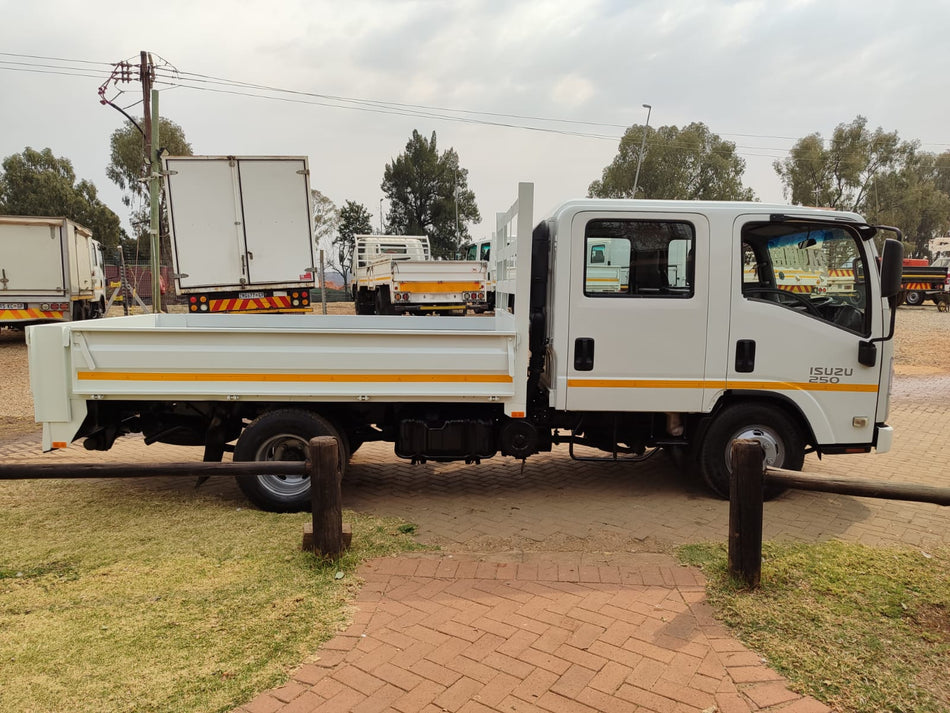 2005 Isuzu NMR 250 crew cab drop sides