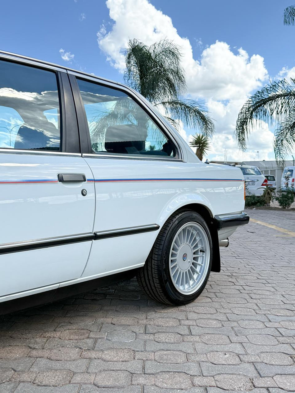 1984 BMW e30 323i 2 door