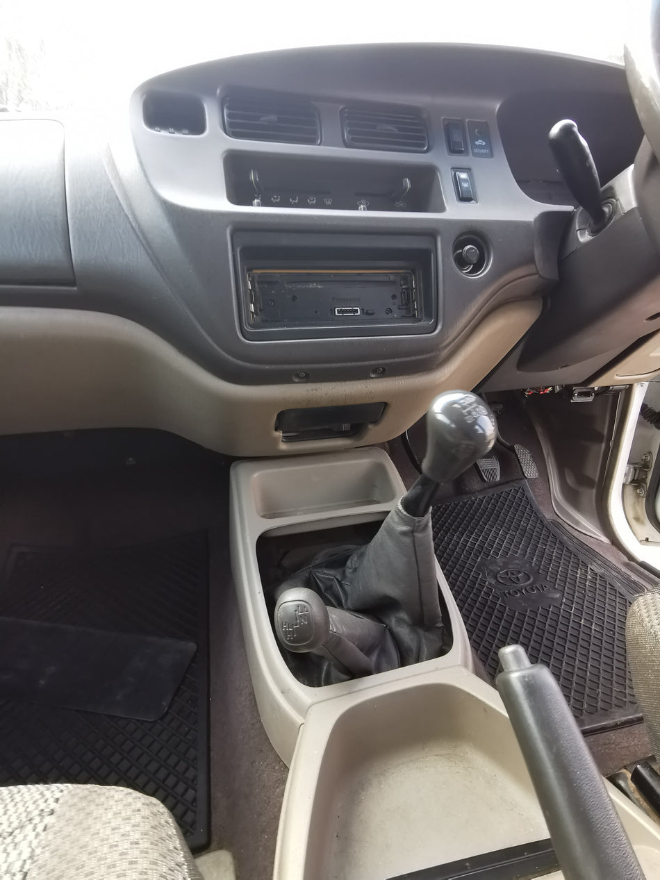 2004 Toyota Condor 2.4i