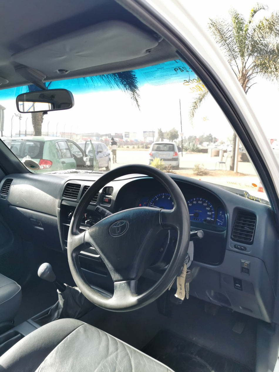 2005 Toyota Hilux 2.7i Legend 35