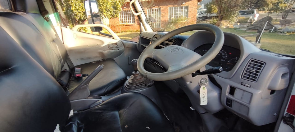 2005 Hino 300 611 Flat deck