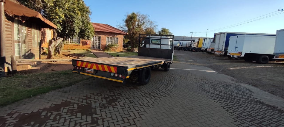 2005 Hino 300 611 Flat deck