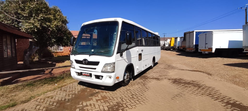 2015 Hino Bus 35 Seater