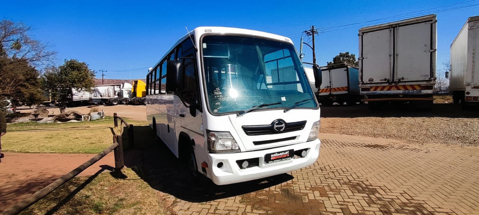 2015 Hino Bus 35 Seater