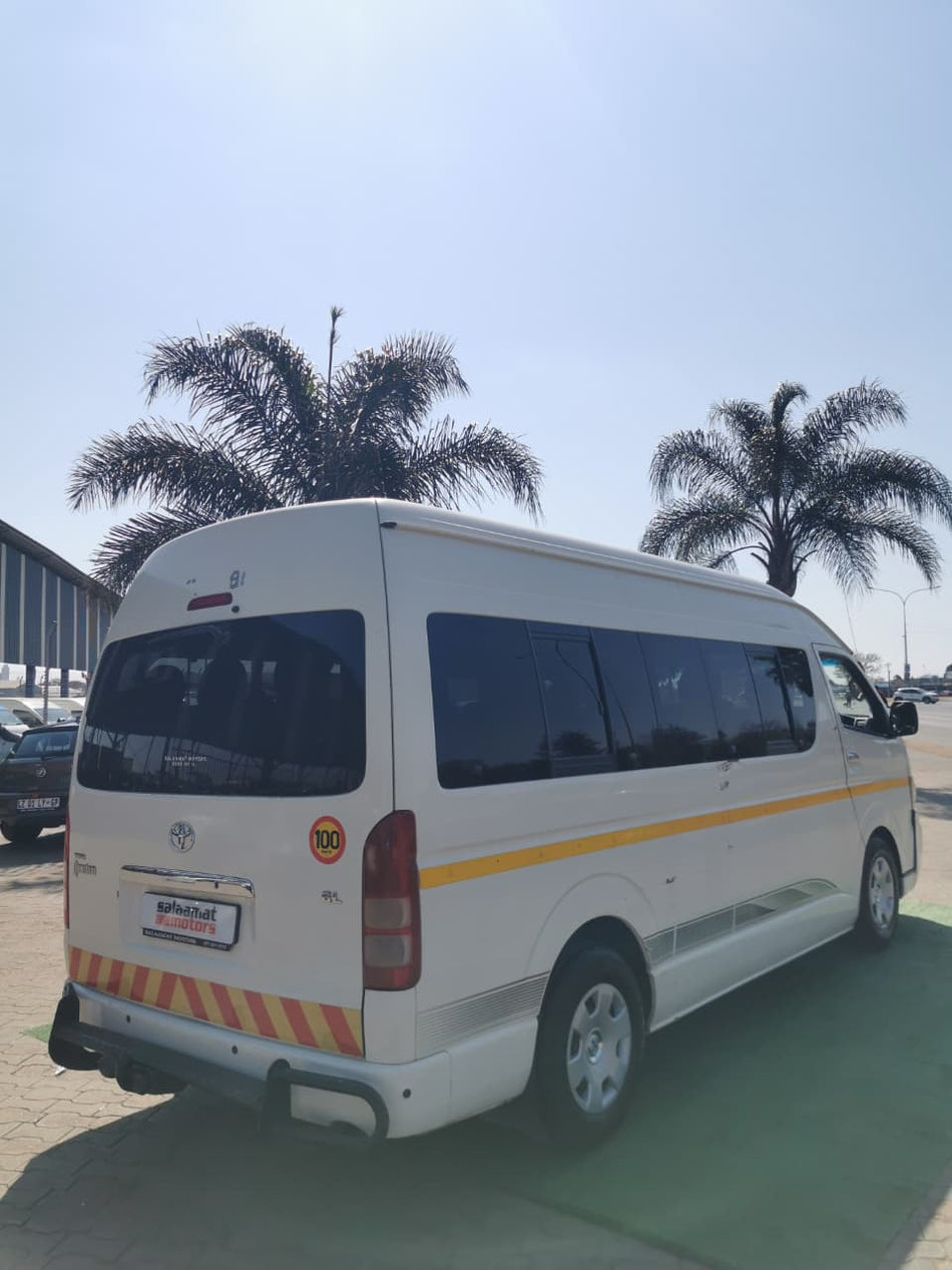 208 Toyota Quantum 2.7 VVTI 14 Seater