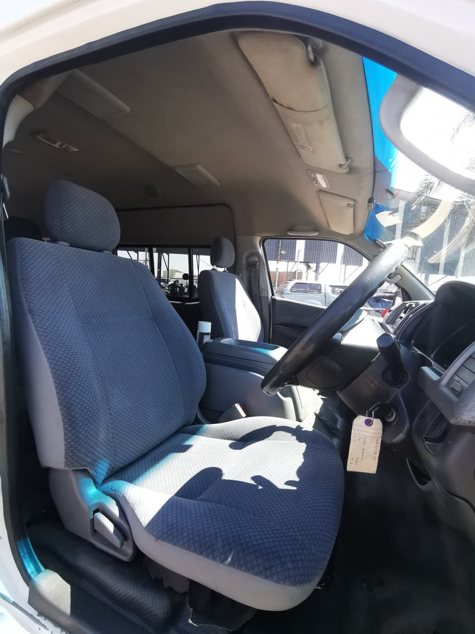 208 Toyota Quantum 2.7 VVTI 14 Seater