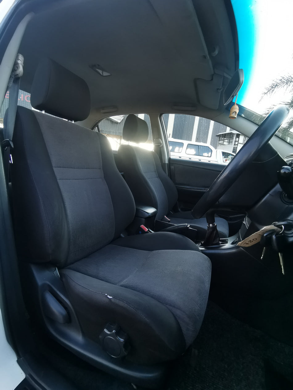 2004 Toyota Corolla 140i GLE