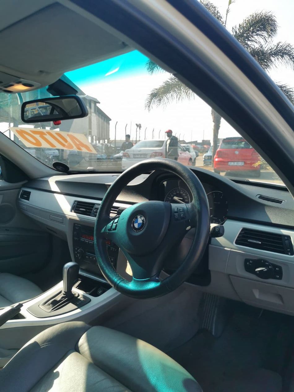 2005 BMW 320i Automatic