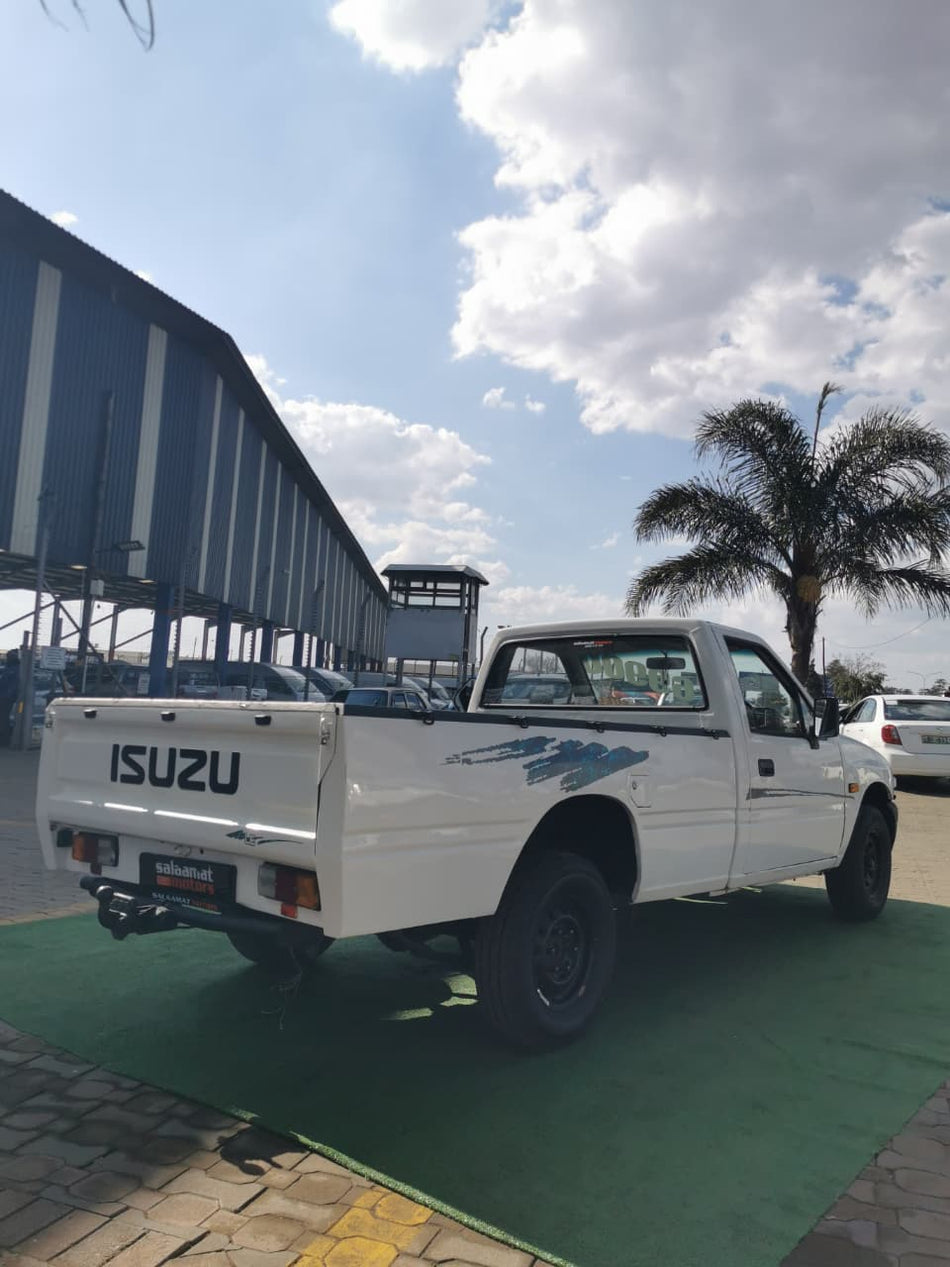 Isuzu KB200