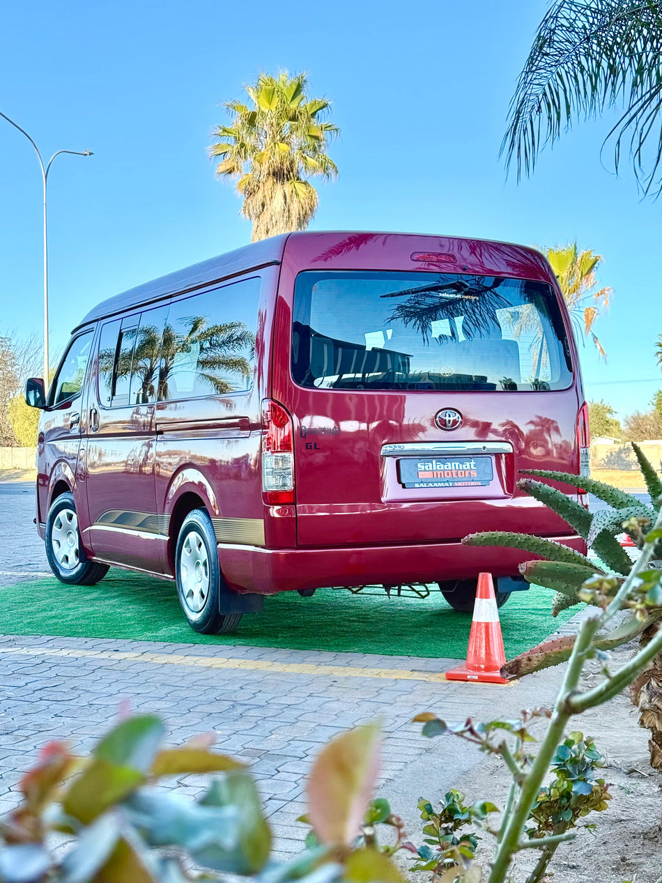 Toyota Quantum 2.7 VVTI 10 Seater
