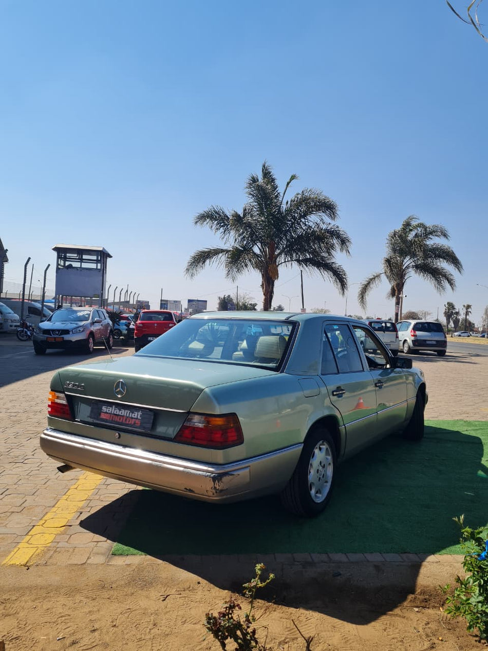 1991 Mercedes-Benz 230E Automatic