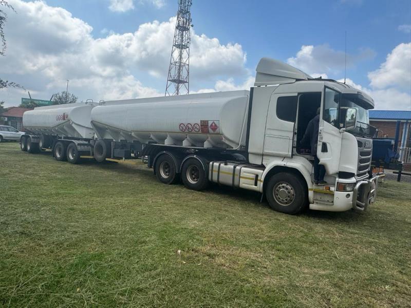 Scania R Series 460 FuelTanker Combo Auto
