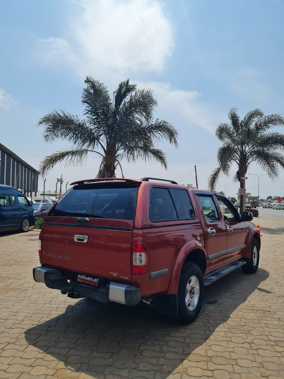 Isuzu KB240i LE