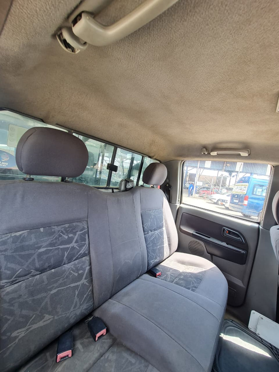 Isuzu KB240i LE