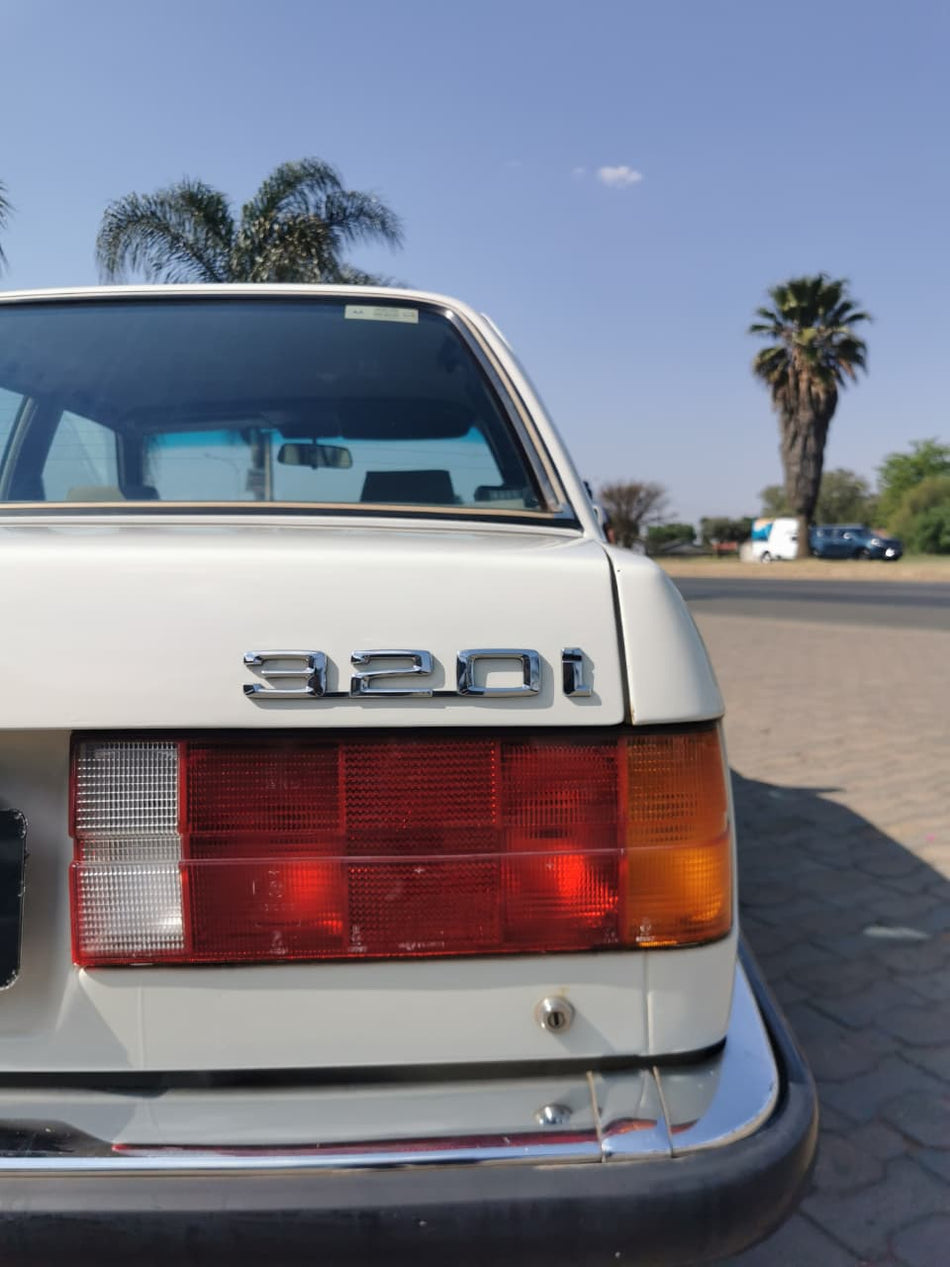 1988 BMW E30 320i Automatic