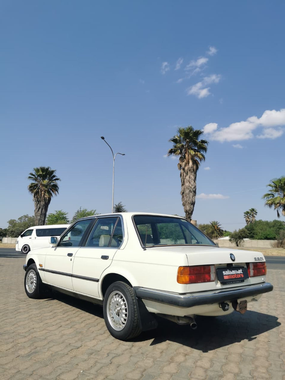 1988 BMW E30 320i Automatic