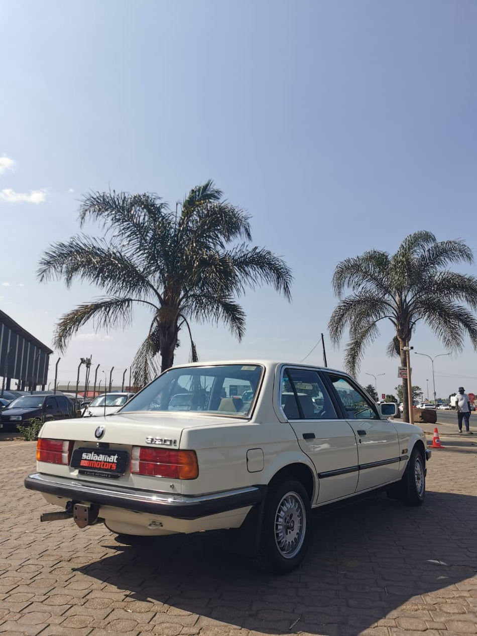 1988 BMW E30 320i Automatic