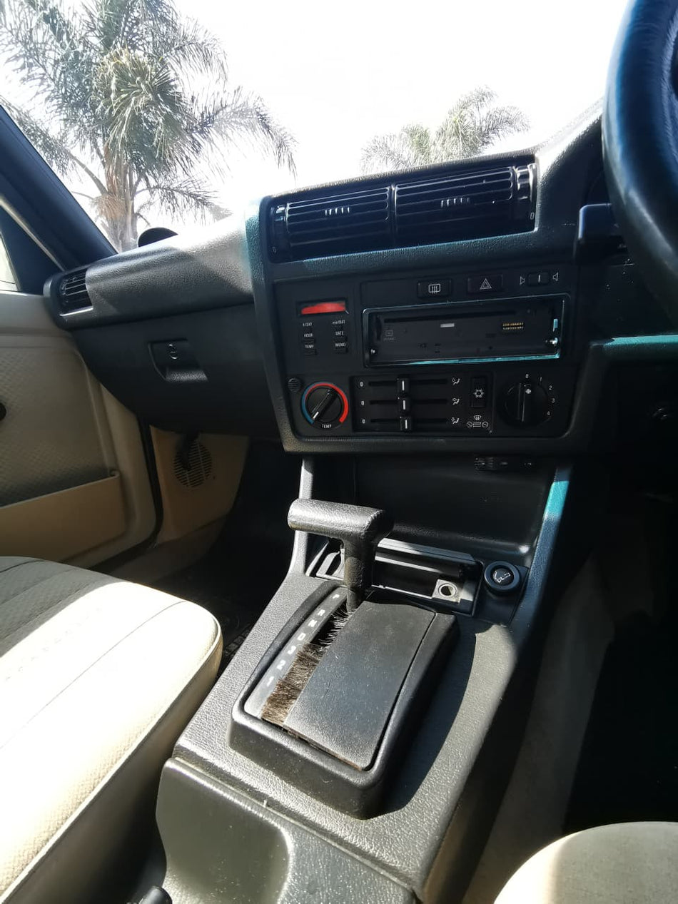 1988 BMW E30 320i Automatic