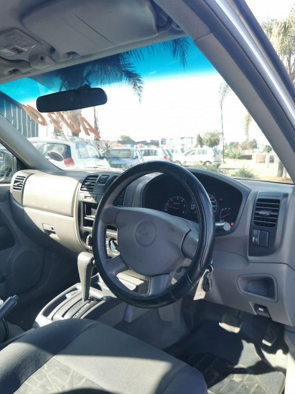 2005 Isuzu KB300 LX Automatic