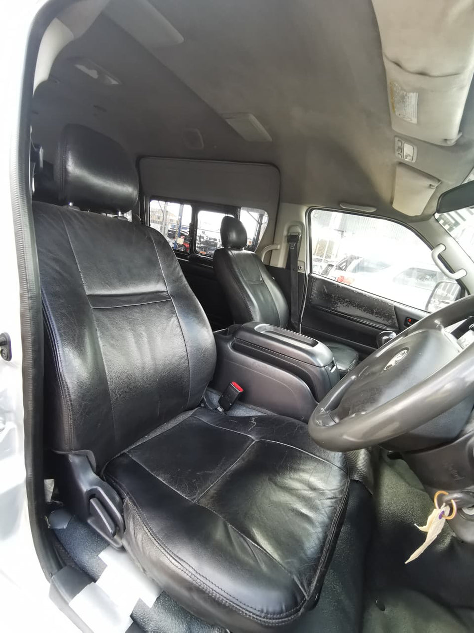 2014 Toyota Quantum VVTI GL 14 Seater
