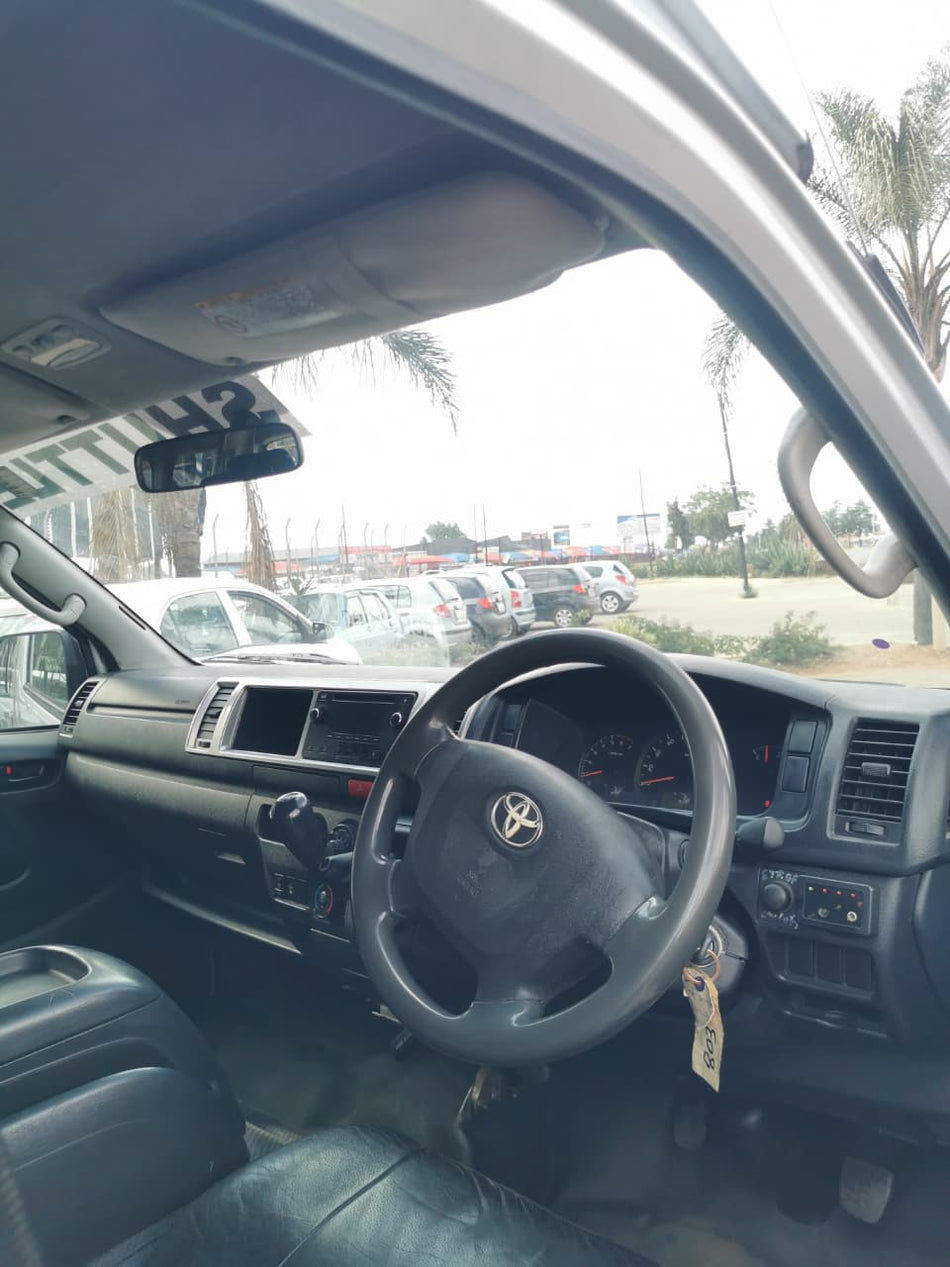2014 Toyota Quantum VVTI GL 14 Seater