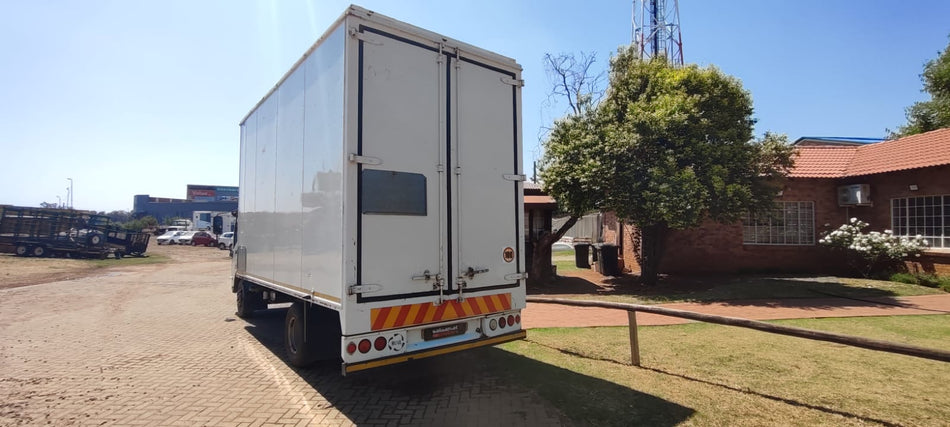 2013 Isuzu NPR 400 V/BODY Automatic