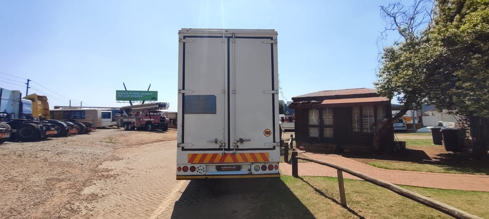 2013 Isuzu NPR 400 V/BODY Automatic