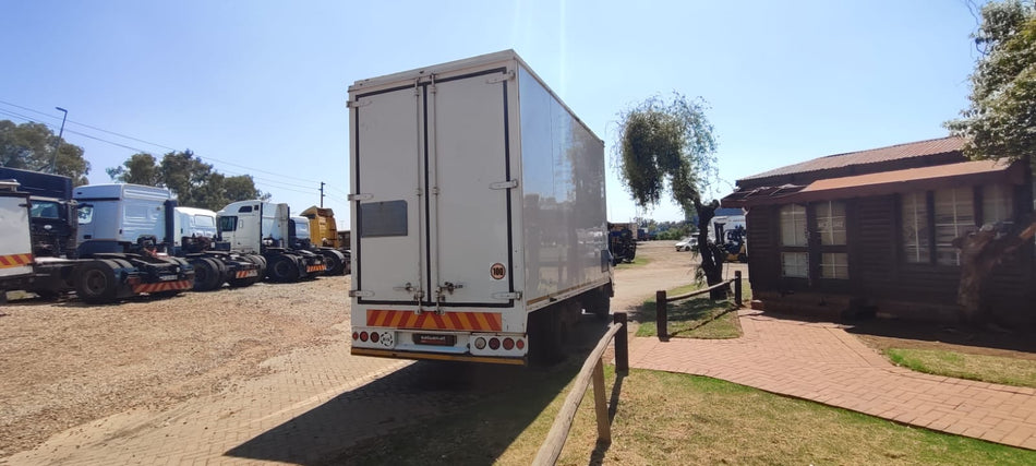 2013 Isuzu NPR 400 V/BODY Automatic