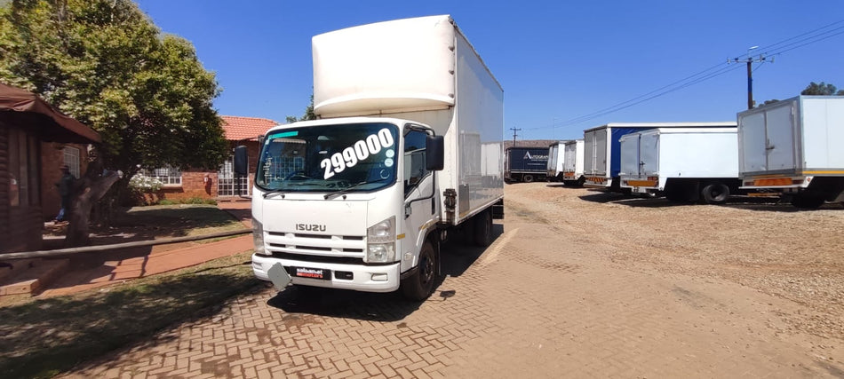 2013 Isuzu NPR 400 V/BODY Automatic