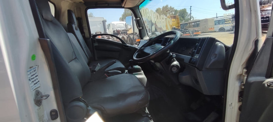 2013 Isuzu NPR 400 V/BODY Automatic