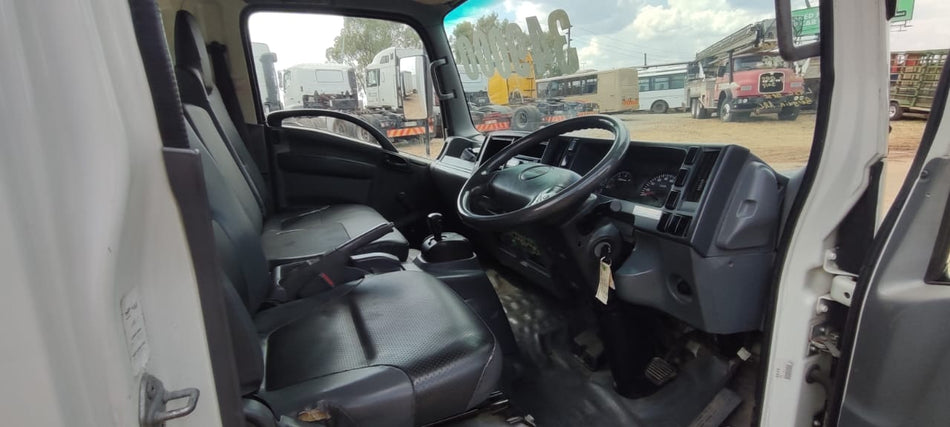 2018 Isuzu NPR V/BODY Automatic