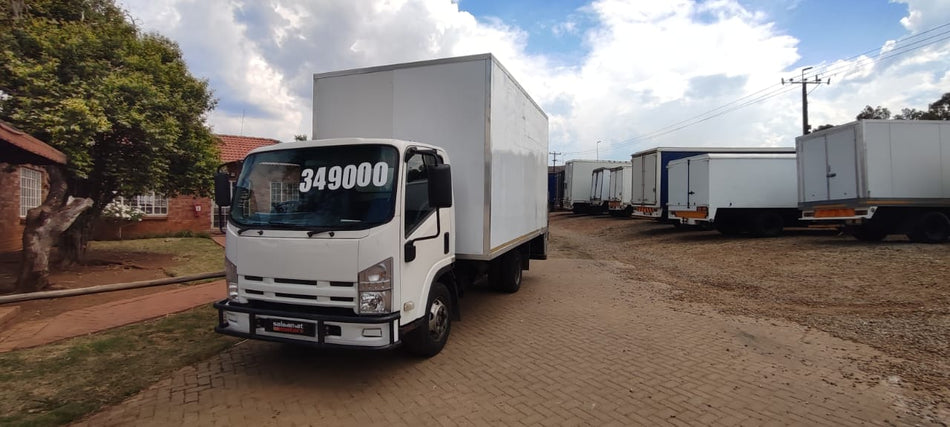 2018 Isuzu NPR V/BODY Automatic