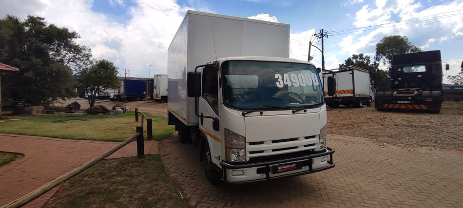 2018 Isuzu NPR V/BODY Automatic
