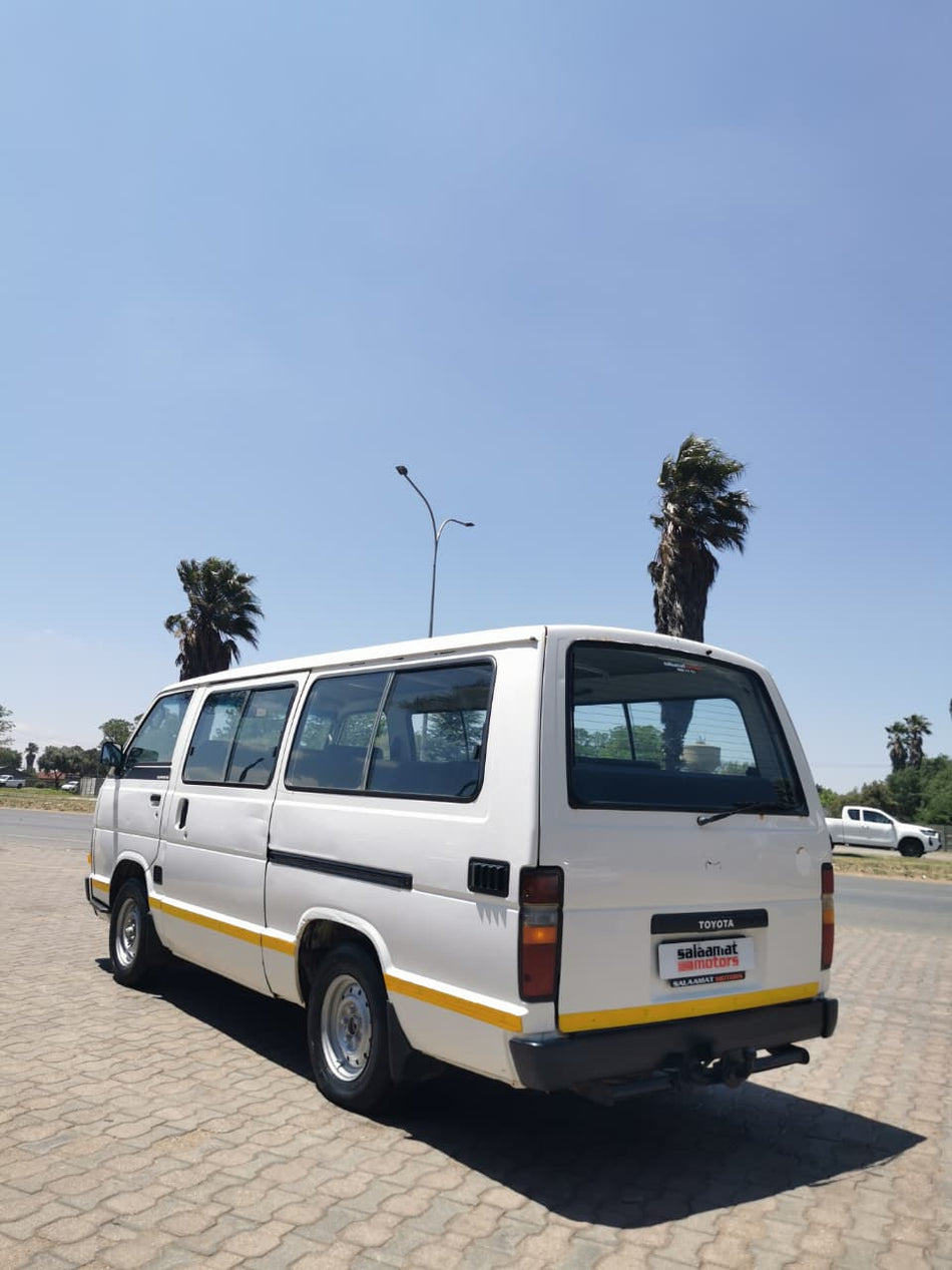 Toyota HiAce Siyaya Super 16