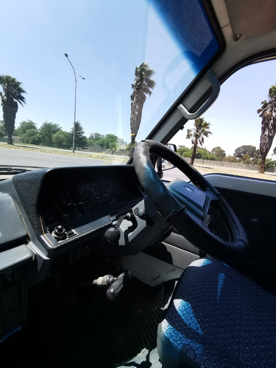 Toyota HiAce Siyaya Super 16