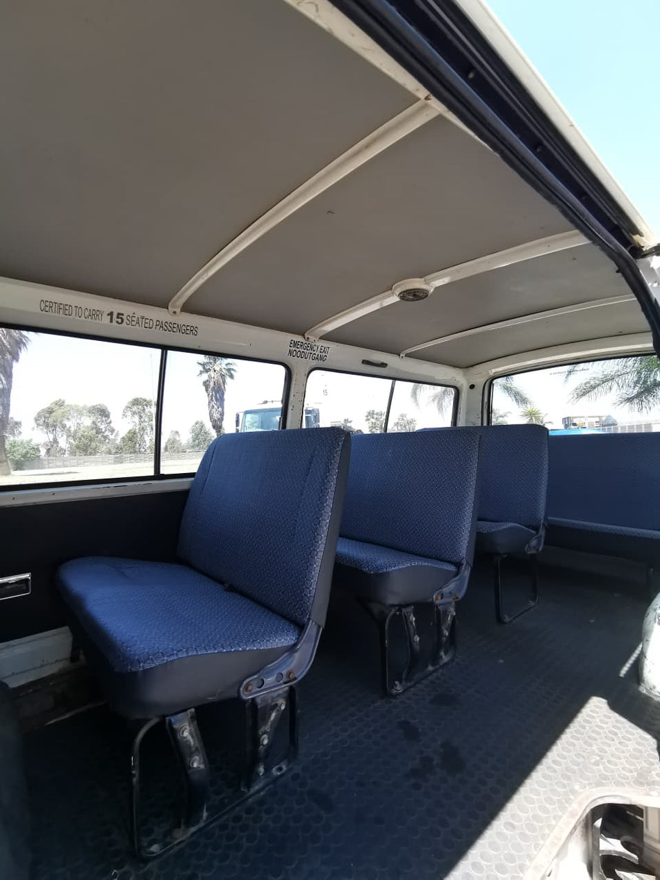 Toyota HiAce Siyaya Super 16