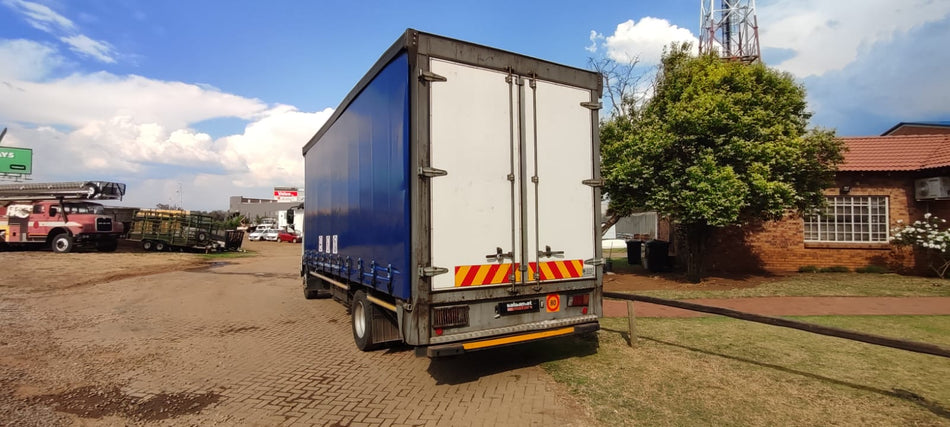 2017 Isuzu FSR 800 8 Ton Curtain Sides