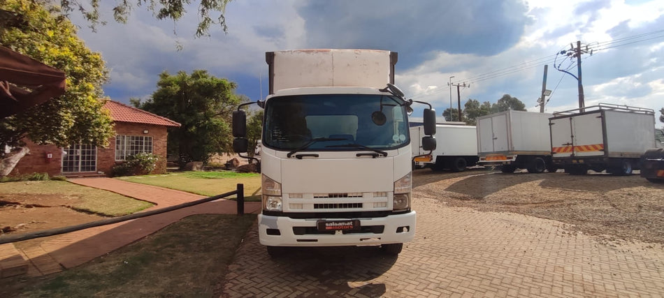 2017 Isuzu FSR 800 8 Ton Curtain Sides