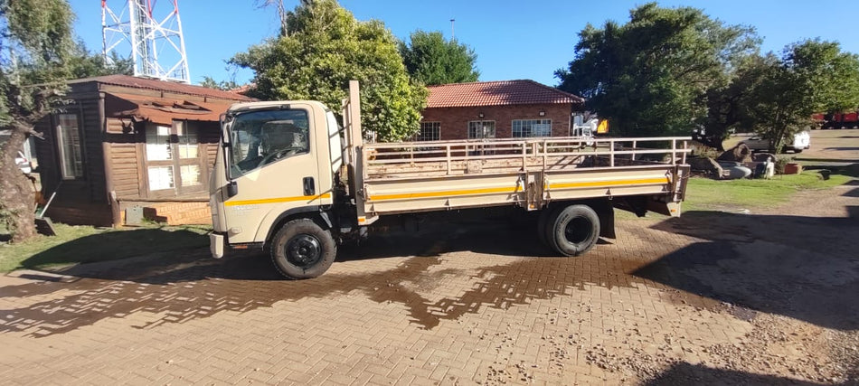 2015 Isuzu NPR 400 Dropside