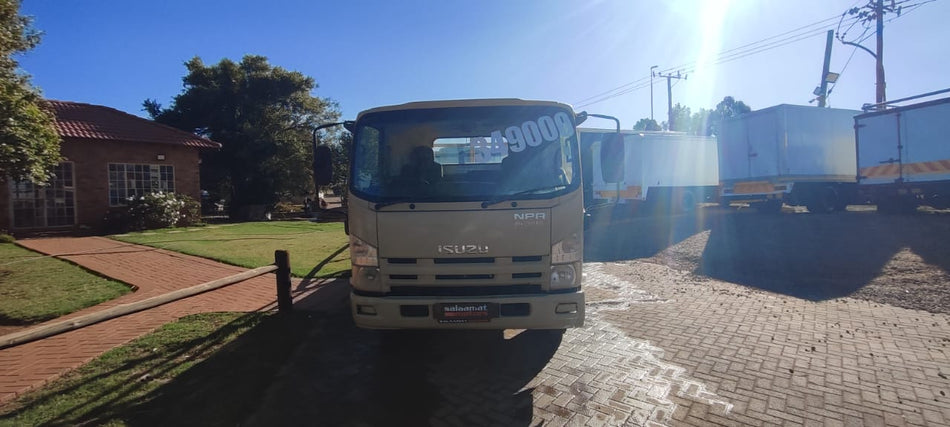 2015 Isuzu NPR 400 Dropside