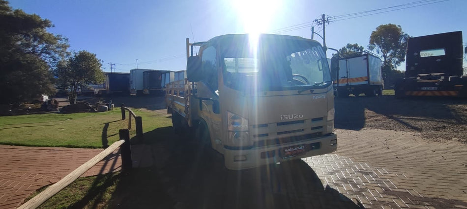 2015 Isuzu NPR 400 Dropside